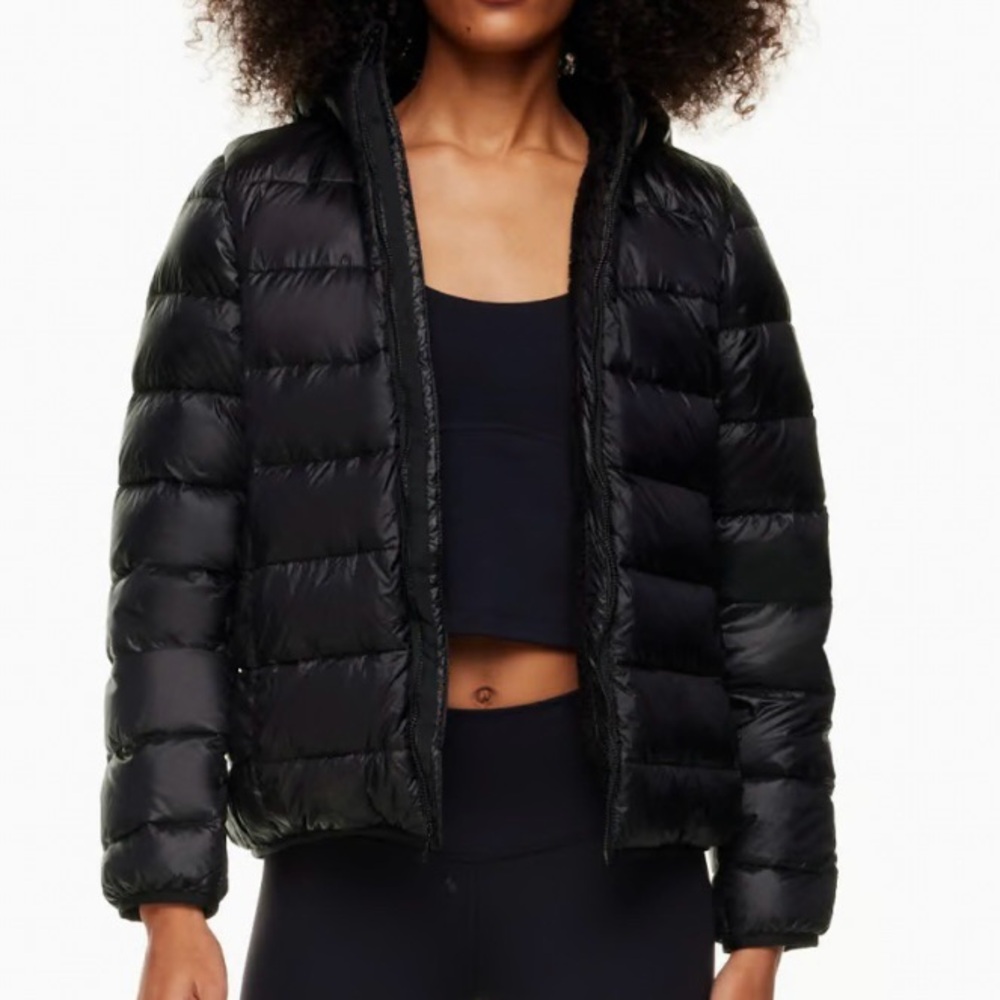 Aritzia TnAction Little Fuzzy Puff in Black